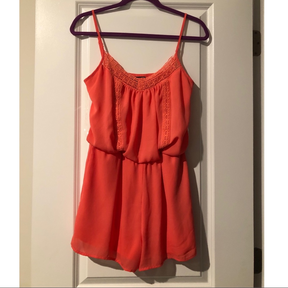 Coty Triangles~ Color: pink/peach, Size: small